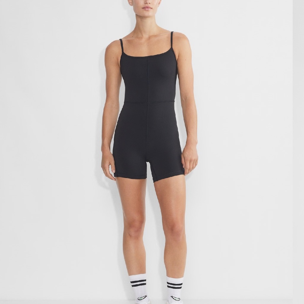 Aritzia Wilfred Divinity 5” Romper Black